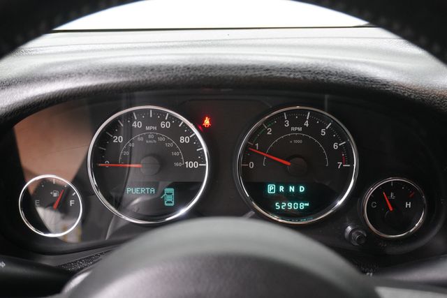 2015 Jeep Wrangler Unlimited 4WD 4dr Sahara - 23006082 - 16