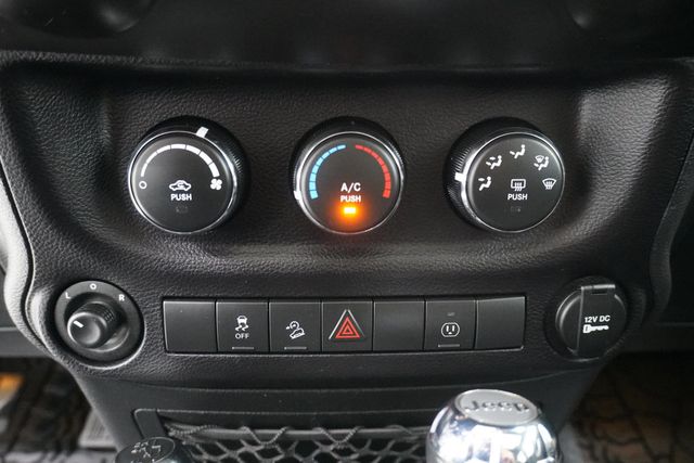 2015 Jeep Wrangler Unlimited 4WD 4dr Sahara - 23006082 - 19