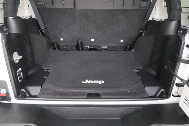 2015 Jeep Wrangler Unlimited 4WD 4dr Sahara - 23006082 - 22