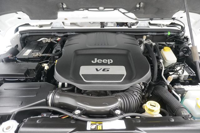 2015 Jeep Wrangler Unlimited 4WD 4dr Sahara - 23006082 - 26