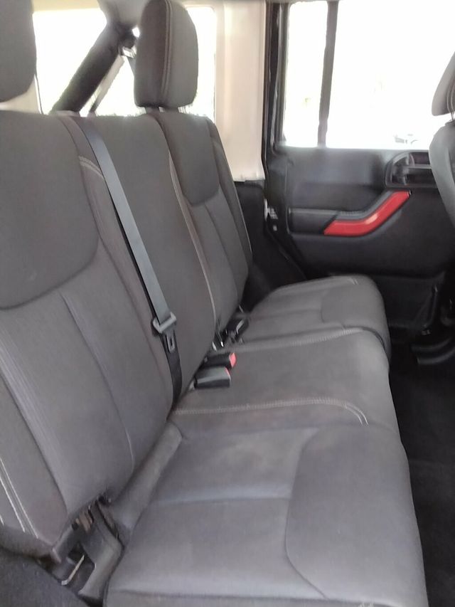 2015 Jeep Wrangler Unlimited 4WD 4dr Sahara - 23043135 - 9