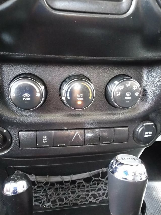 2015 Jeep Wrangler Unlimited 4WD 4dr Sahara - 23043135 - 22