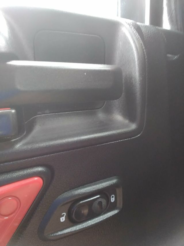 2015 Jeep Wrangler Unlimited 4WD 4dr Sahara - 23043135 - 24