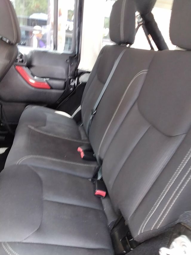 2015 Jeep Wrangler Unlimited 4WD 4dr Sahara - 23043135 - 7