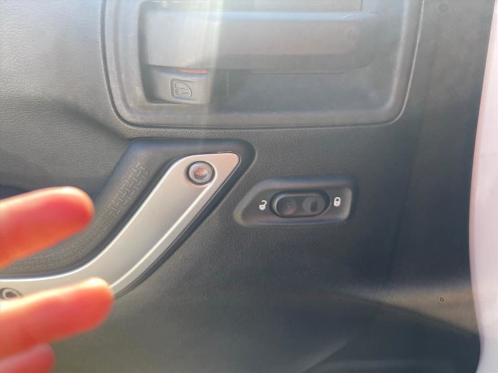 2015 Jeep Wrangler Unlimited 4WD 4dr Sahara - 22972225 - 17