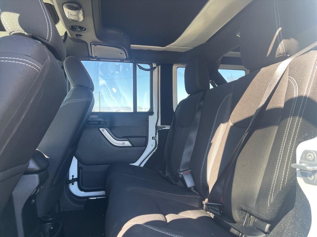 2015 Jeep Wrangler Unlimited 4WD 4dr Sahara - 22972225 - 18