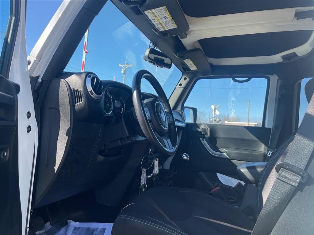 2015 Jeep Wrangler Unlimited 4WD 4dr Sahara - 22972225 - 7