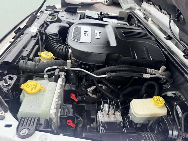 2015 Jeep Wrangler Unlimited 4WD 4dr Sahara - 23018669 - 12