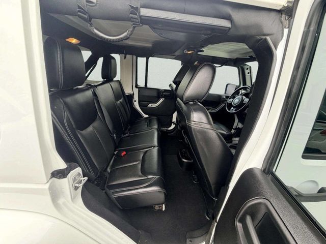 2015 Jeep Wrangler Unlimited 4WD 4dr Sahara - 23018669 - 22