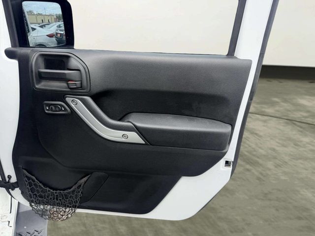 2015 Jeep Wrangler Unlimited 4WD 4dr Sahara - 23018669 - 23