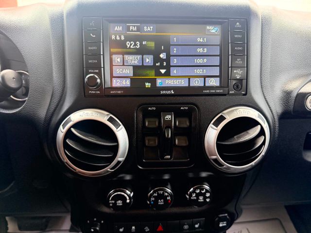 2015 Jeep Wrangler Unlimited 4WD 4dr Sahara - 23018669 - 31