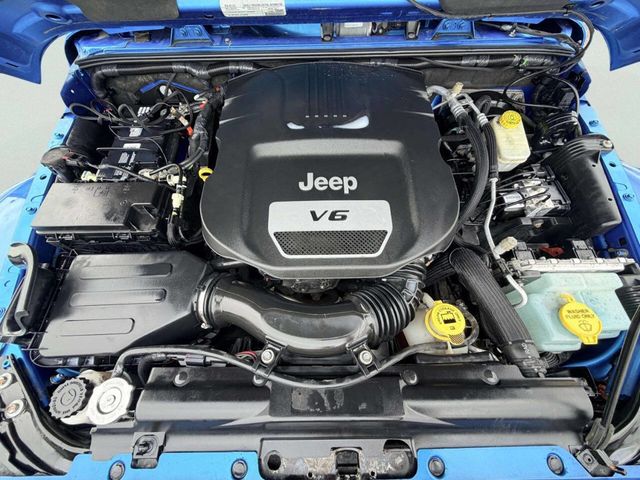 2015 Jeep Wrangler Unlimited 4WD 4dr Sahara - 23039373 - 15