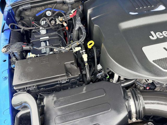 2015 Jeep Wrangler Unlimited 4WD 4dr Sahara - 23039373 - 16