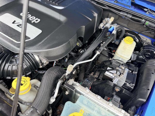 2015 Jeep Wrangler Unlimited 4WD 4dr Sahara - 23039373 - 17