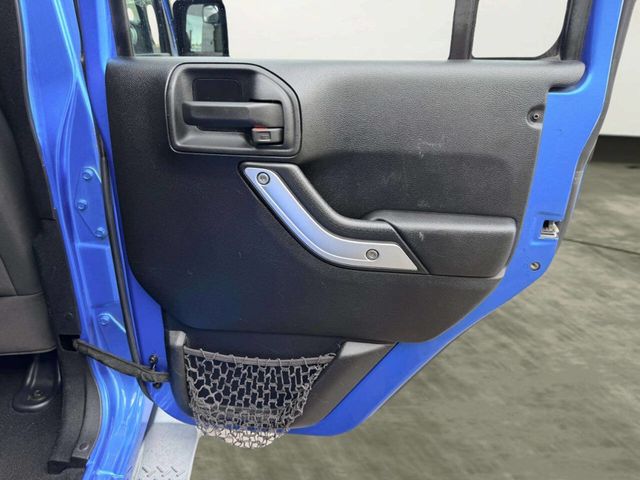2015 Jeep Wrangler Unlimited 4WD 4dr Sahara - 23039373 - 25