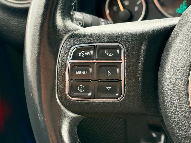 2015 Jeep Wrangler Unlimited 4WD 4dr Sahara - 23039373 - 34