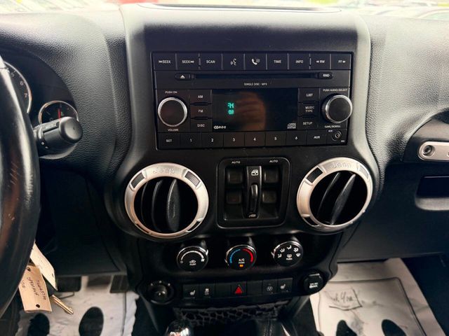 2015 Jeep Wrangler Unlimited 4WD 4dr Sahara - 23039373 - 35