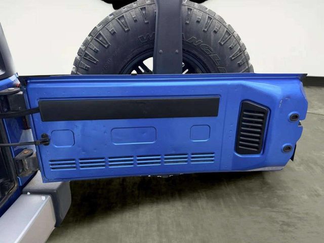 2015 Jeep Wrangler Unlimited 4WD 4dr Sahara - 23039373 - 6