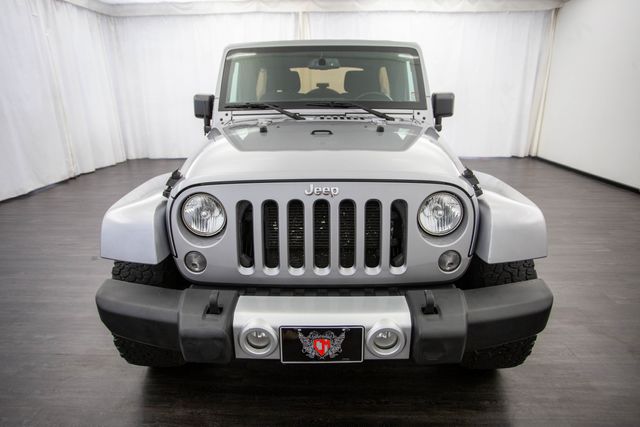 2015 Jeep Wrangler Unlimited 4WD 4dr Sahara - 22237786 - 13