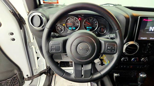 2015 Jeep Wrangler Unlimited 4WD 4dr Sahara - 23094582 - 12