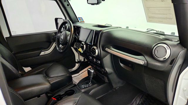 2015 Jeep Wrangler Unlimited 4WD 4dr Sahara - 23094582 - 22