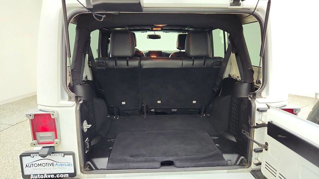 2015 Jeep Wrangler Unlimited 4WD 4dr Sahara w/ Hard Top, 5-Speed Auto, Leather & Uconnect Nav - 23094582 - 19