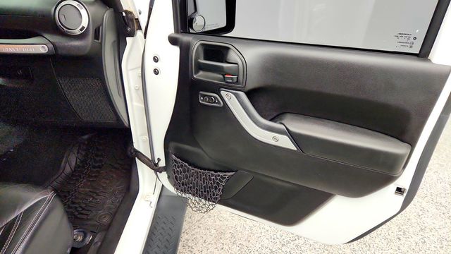 2015 Jeep Wrangler Unlimited 4WD 4dr Sahara w/ Hard Top, 5-Speed Auto, Leather & Uconnect Nav - 23094582 - 23