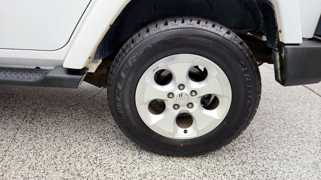 2015 Jeep Wrangler Unlimited 4WD 4dr Sahara w/ Hard Top, 5-Speed Auto, Leather & Uconnect Nav - 23094582 - 8