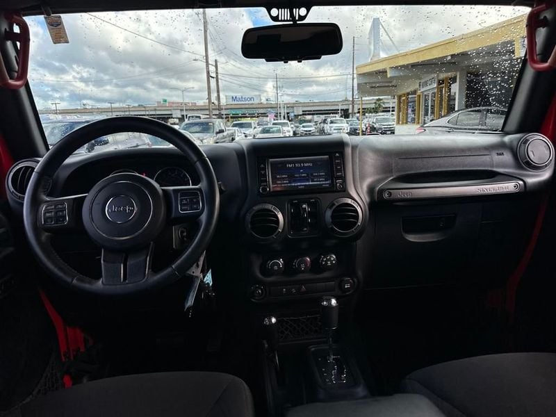 2015 Jeep Wrangler Unlimited 4WD 4dr Sport - 22936303 - 13