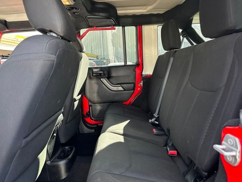 2015 Jeep Wrangler Unlimited 4WD 4dr Sport - 22936303 - 14