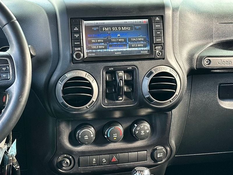 2015 Jeep Wrangler Unlimited 4WD 4dr Sport - 22936303 - 15