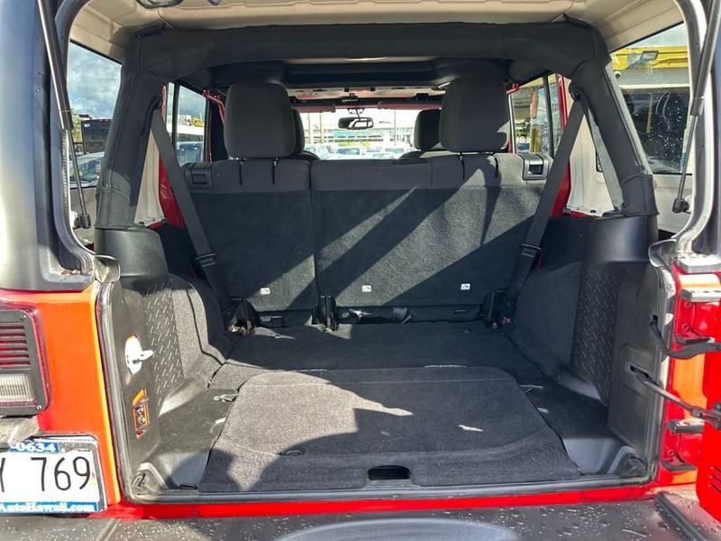 2015 Jeep Wrangler Unlimited 4WD 4dr Sport - 22936303 - 19