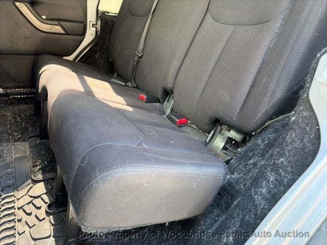 2015 Jeep Wrangler Unlimited 4WD 4dr Sport - 22993993 - 11