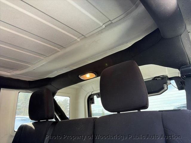 2015 Jeep Wrangler Unlimited 4WD 4dr Sport - 22993993 - 13