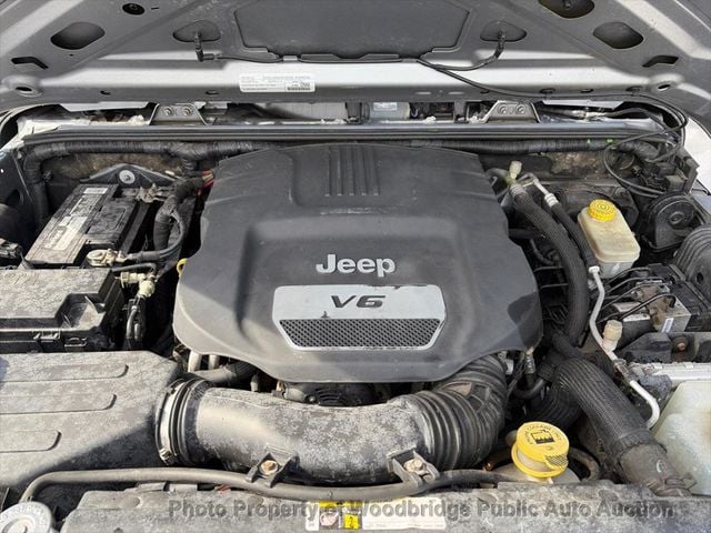 2015 Jeep Wrangler Unlimited 4WD 4dr Sport - 22993993 - 24