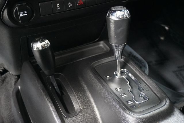 2015 Jeep Wrangler Unlimited 4WD 4dr Sport - 23002912 - 19