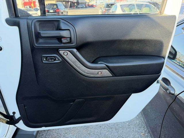 2015 Jeep Wrangler Unlimited 4WD 4dr Sport - 22989310 - 15