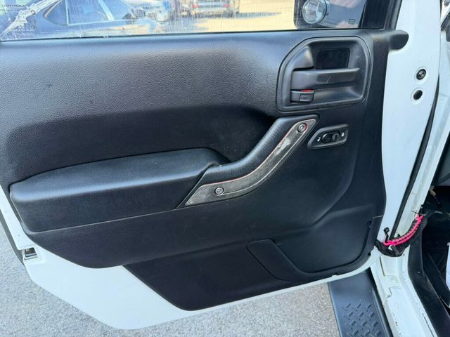 2015 Jeep Wrangler Unlimited 4WD 4dr Sport - 22989310 - 18