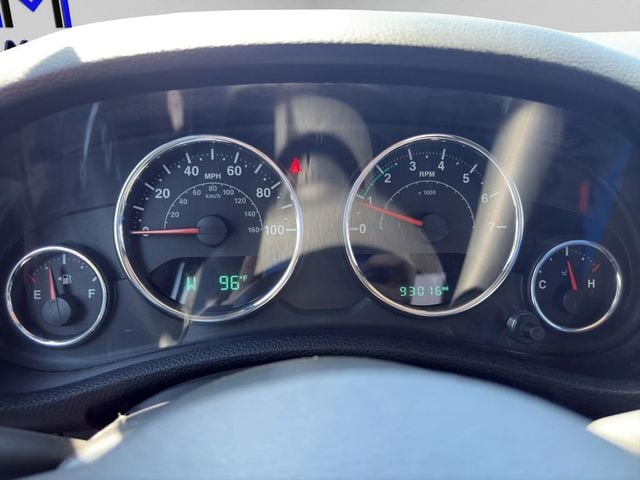 2015 Jeep Wrangler Unlimited 4WD 4dr Sport - 23031433 - 9