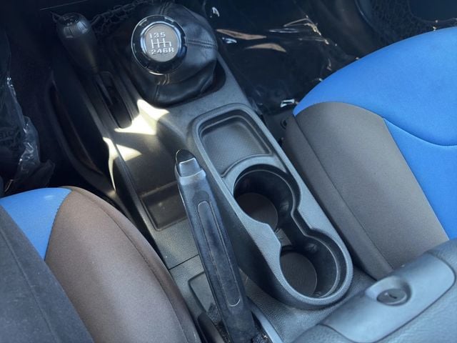 2015 Jeep Wrangler Unlimited 4WD 4dr Sport - 23031433 - 14