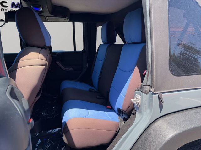 2015 Jeep Wrangler Unlimited 4WD 4dr Sport - 23031433 - 17
