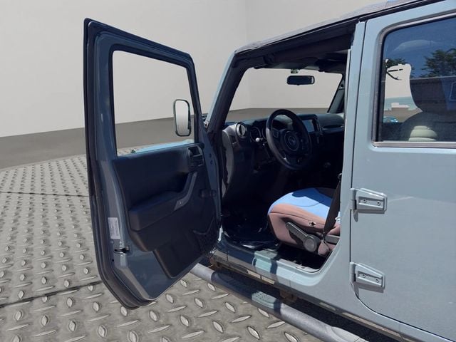 2015 Jeep Wrangler Unlimited 4WD 4dr Sport - 23031433 - 21
