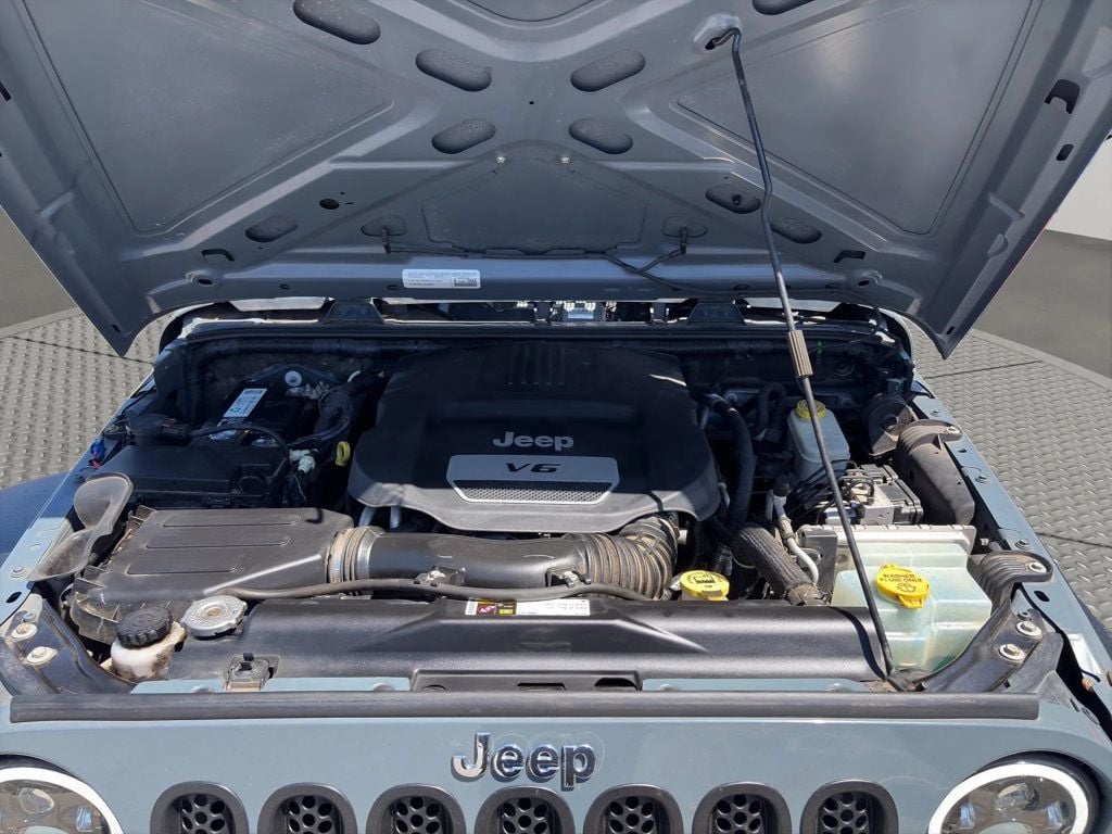2015 Jeep Wrangler Unlimited 4WD 4dr Sport - 23031433 - 23