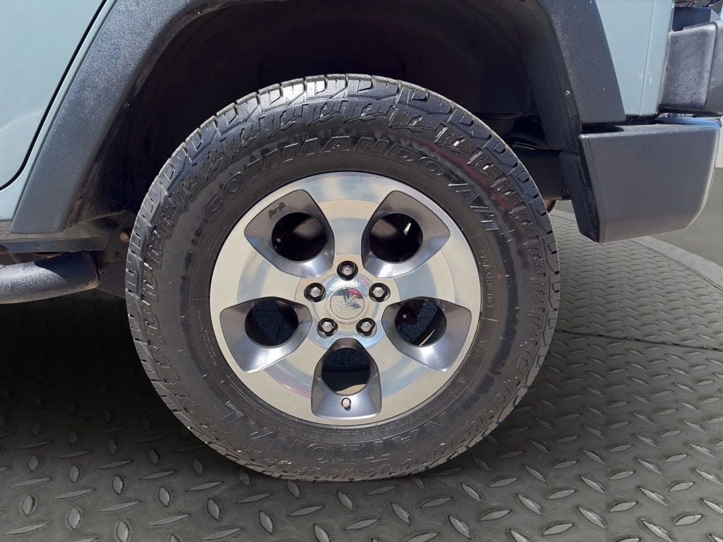 2015 Jeep Wrangler Unlimited 4WD 4dr Sport - 23031433 - 25