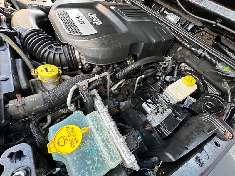 2015 Jeep Wrangler Unlimited 4WD 4dr Sport - 22884314 - 13