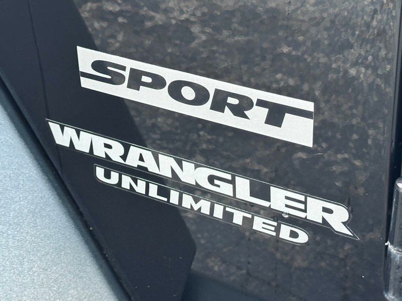 2015 Jeep Wrangler Unlimited 4WD 4dr Sport - 22884314 - 15