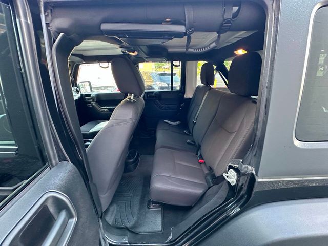 2015 Jeep Wrangler Unlimited 4WD 4dr Sport - 22884314 - 23