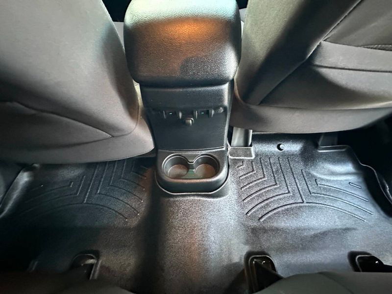 2015 Jeep Wrangler Unlimited 4WD 4dr Sport - 22884314 - 25