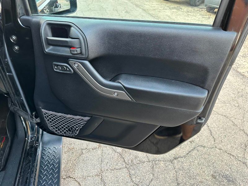 2015 Jeep Wrangler Unlimited 4WD 4dr Sport - 22884314 - 27