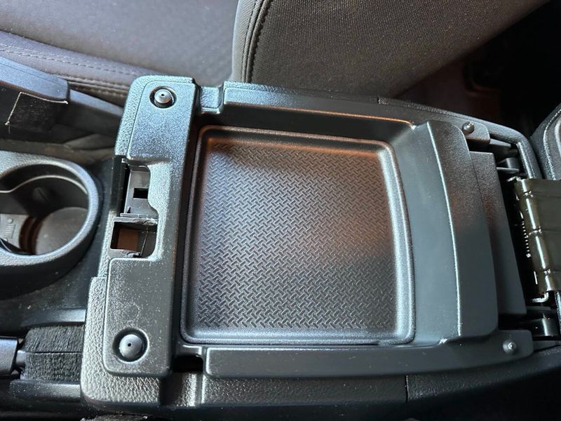 2015 Jeep Wrangler Unlimited 4WD 4dr Sport - 22884314 - 40